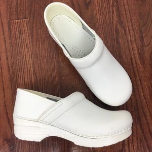New In Box Dansko professional white leather clogs